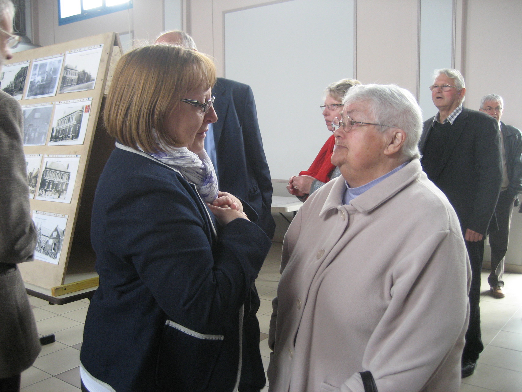 Madame Saunier et Thérèse Martin qui a apporté aussi de nombreux documents