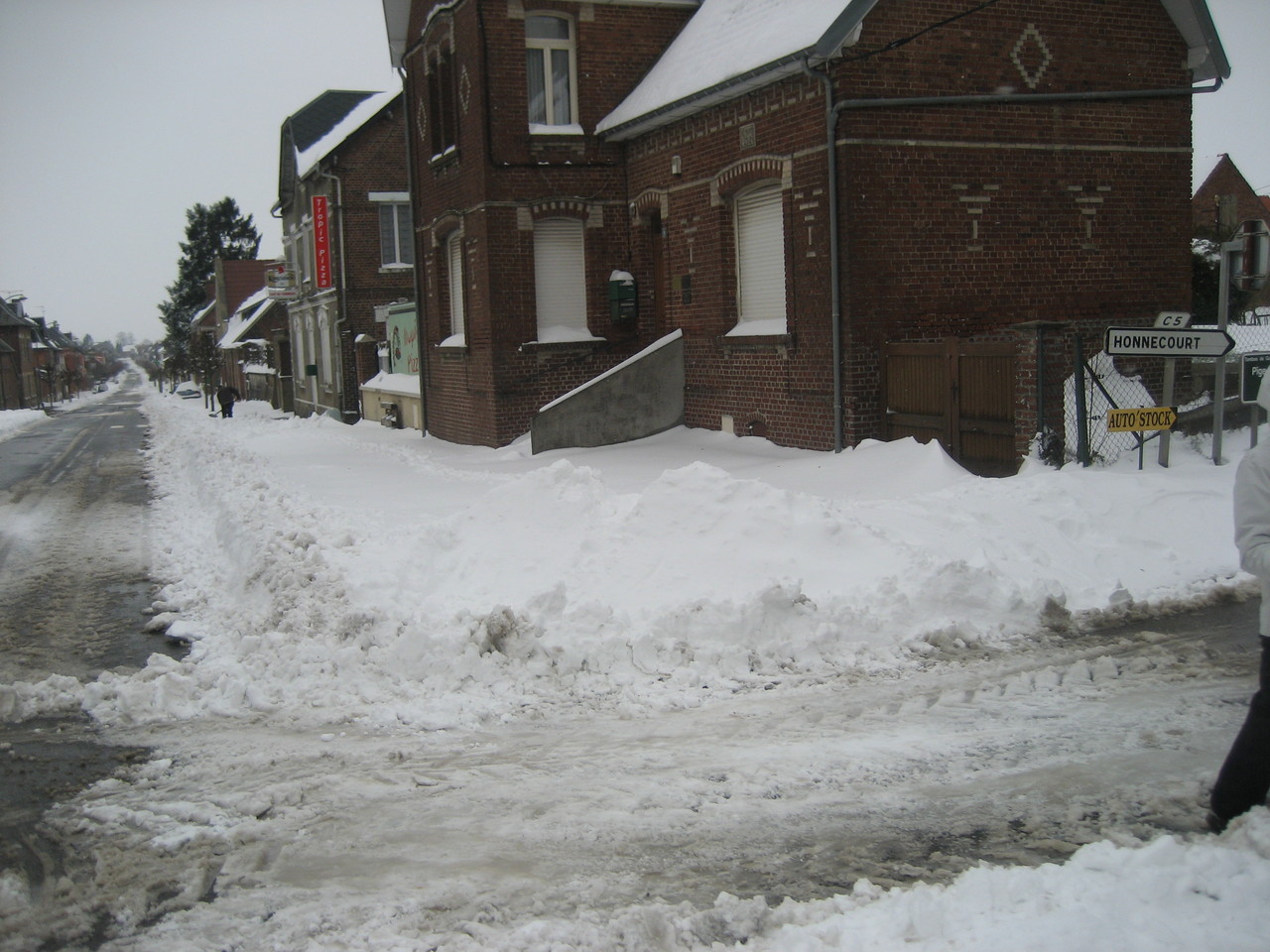 Les rues ont été dégagées par Richard et  les employés. 
