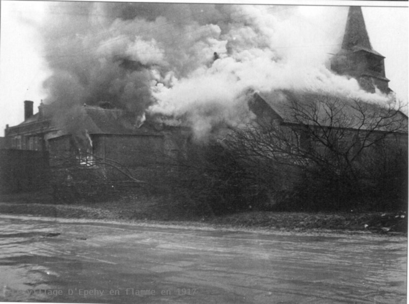 Avant le repli sur le ligne Hindenburg les Allemands brûlent l'église