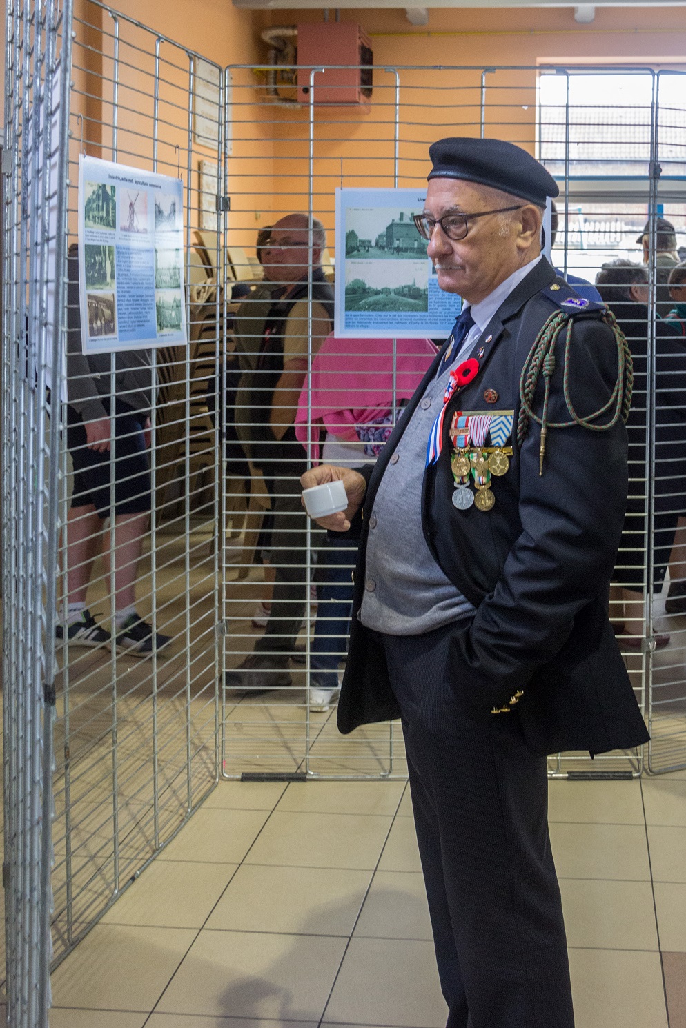 retour à la salle des fêtes où est l'exposition