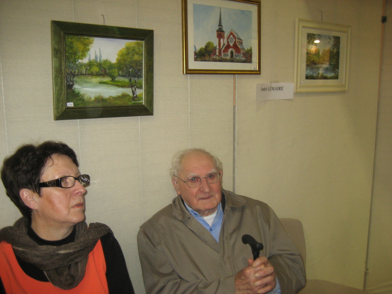Monsieur L'abbé Lemaire sous ses tableaux