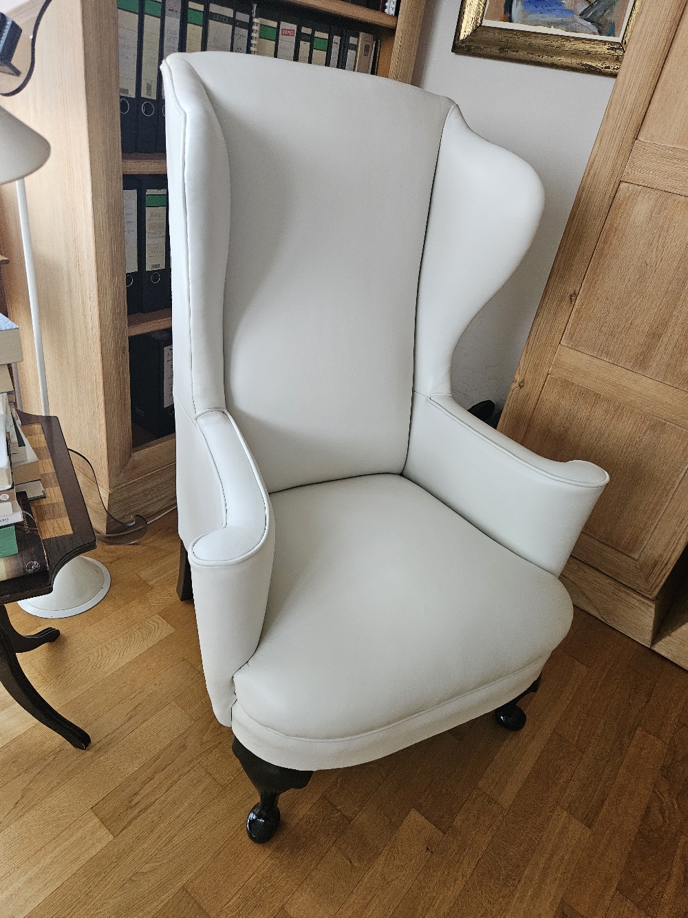 Englisches Design. Bezug Nappaleder 