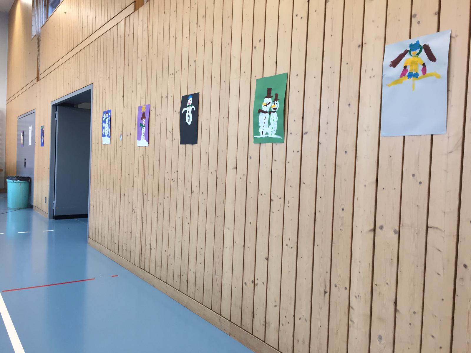 Seitenansicht der Kunstwerke
