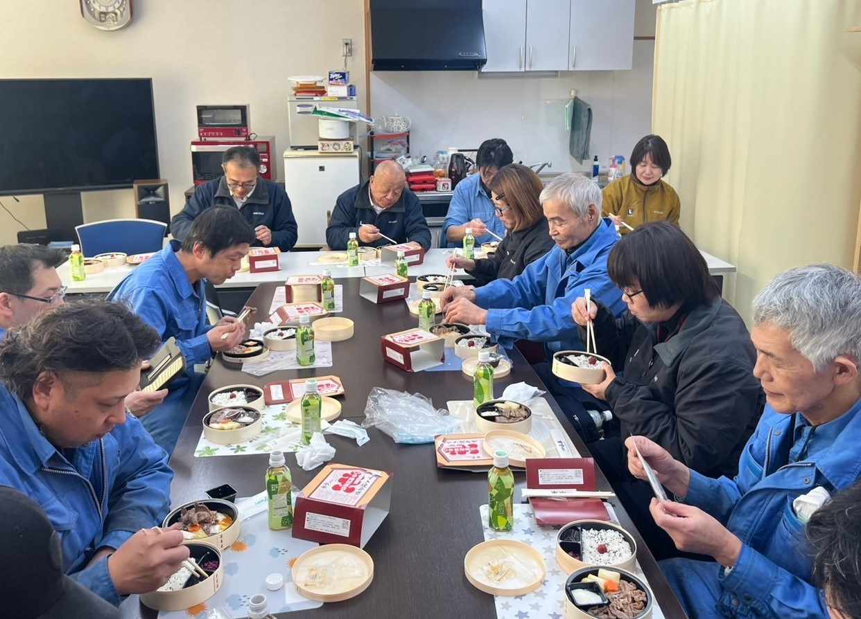 今年初の昼食会を開催