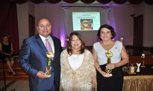 Palmira Ubinas junto al Director de AIPEH PR, Juan F. Cruz y la Consul de Colombia en Orlando, Maria Matilde Londono