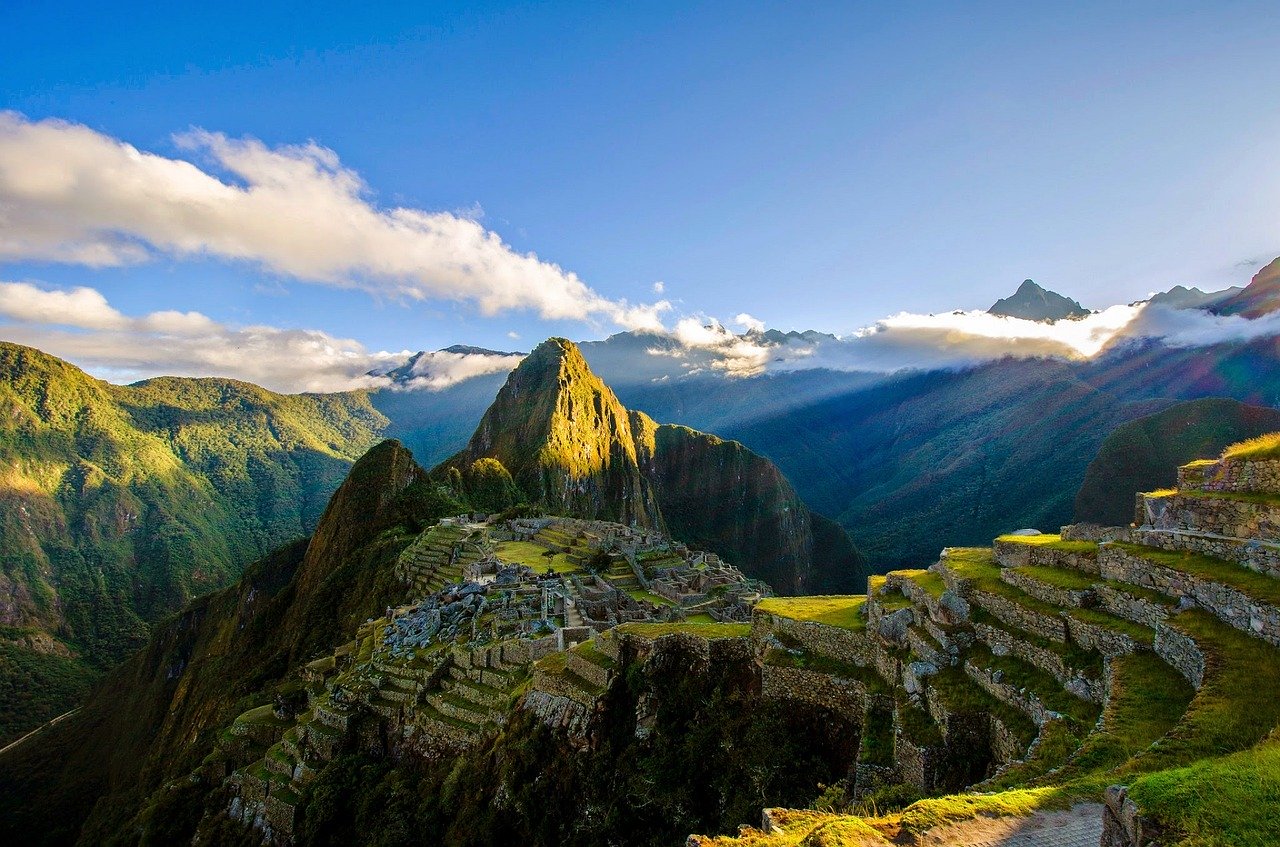 Machu Picchu mit Bergspitze des Huayna Picchu