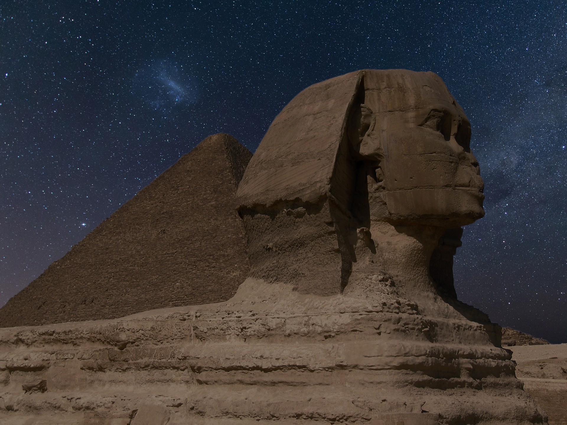 Sphinx unter Sternenhimmel