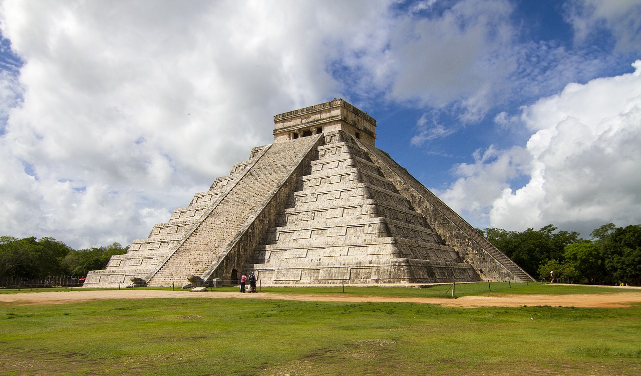 Pyramide des Kukulcán in der Ruinenstadt Chichén Itzá