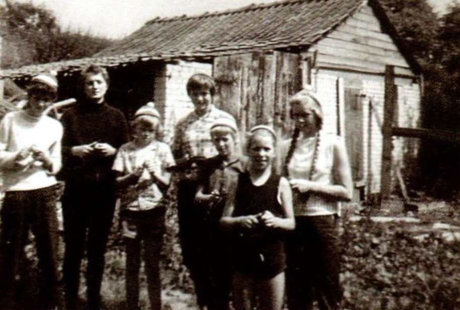 von Jutta Heinze, Margarete Rogalski, Silke Freudenthal, Dörte Maschmann, Helene Hauschildt, Gisela Becker und Käthe Kohlhoff (v.l.n.r)