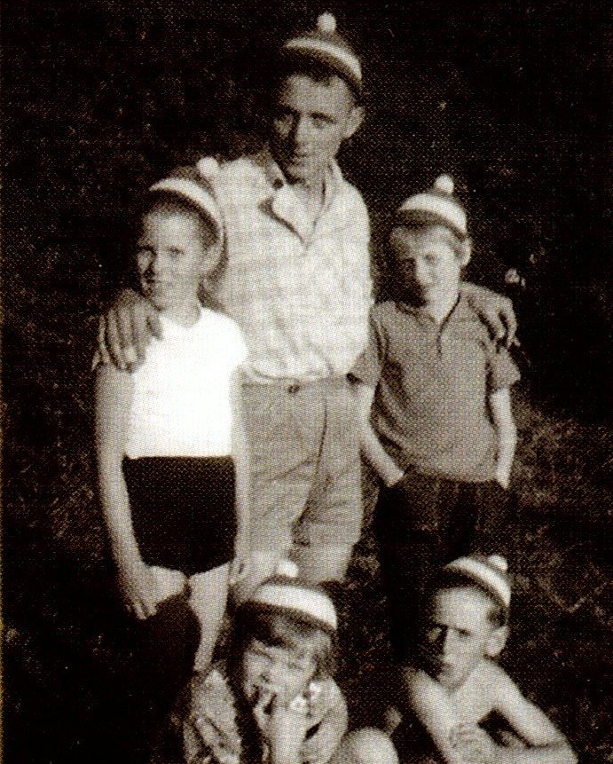 ca.1961 - vereinseigene Pudelmützen getragen von: Gisela Becker, Kurt-August Butenschön, Helene Hauschildt (hinten) und Silke Freudenthal, Reinhard Gersonde