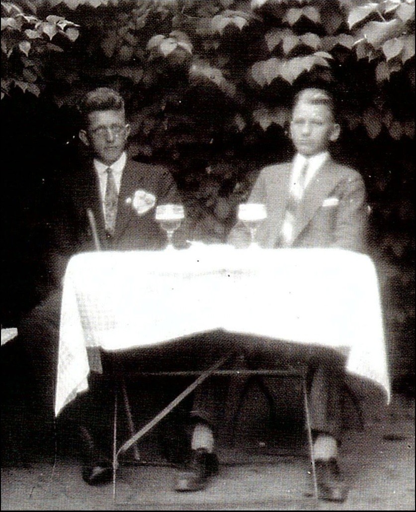 ... im Kaffeegarten 'Forsthaus', Friedrich Kohlhoff, Gottfried Peschel (v.l.n.r.)