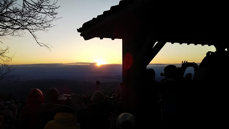 写真は日の出山ですが、当日は岩茸石山で。同じくらいの絶景でしかも人が少ない♪