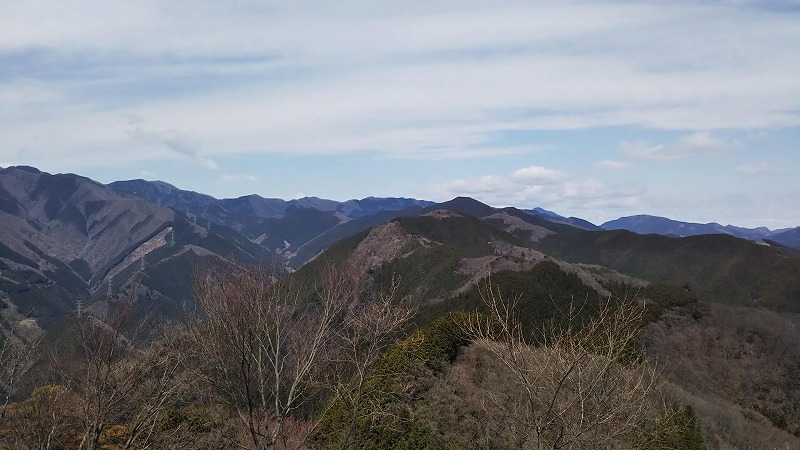 奥秩父の山々と飯能や青梅の街並みが見渡せます