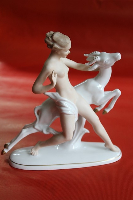 Mädchen mit Gazelle, Modell Nr. 1518, Modelleur: Kurt Steiner