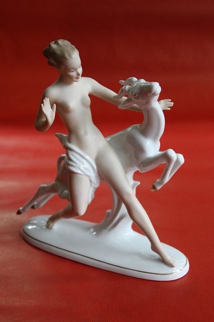 Mädchen mit Gazelle, Modell Nr. 1518, Modelleur: Kurt Steiner