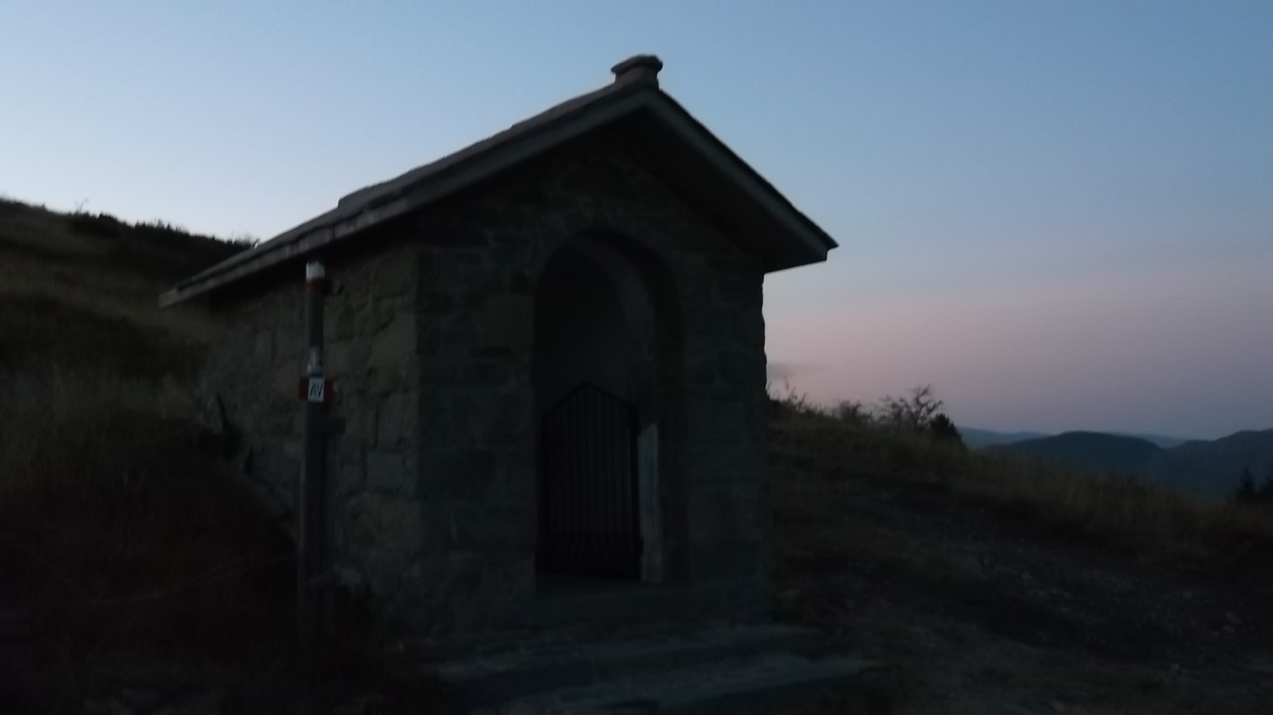  une minuscule chapelle, qui accepte le passant