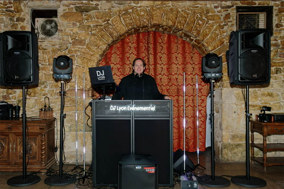 DJ Mariage Lyon : Une animation exceptionnelle pour sublimer le plus beau jour de votre vie.