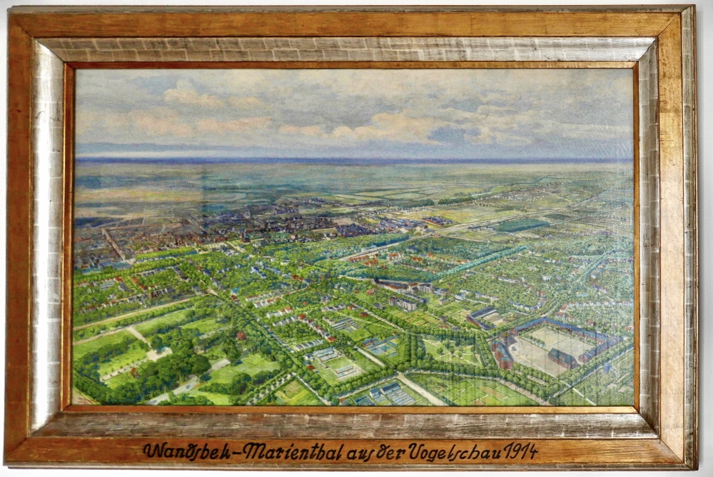 Wandsbek-Marienthal aus der Vogelschau 1914: Gemalt vom Eilbeker Maler Hermann de Bruycker. Das Bild hängt im Treppenhaus des Bezirksamts Wandsbek im 3. Obergeschoss 