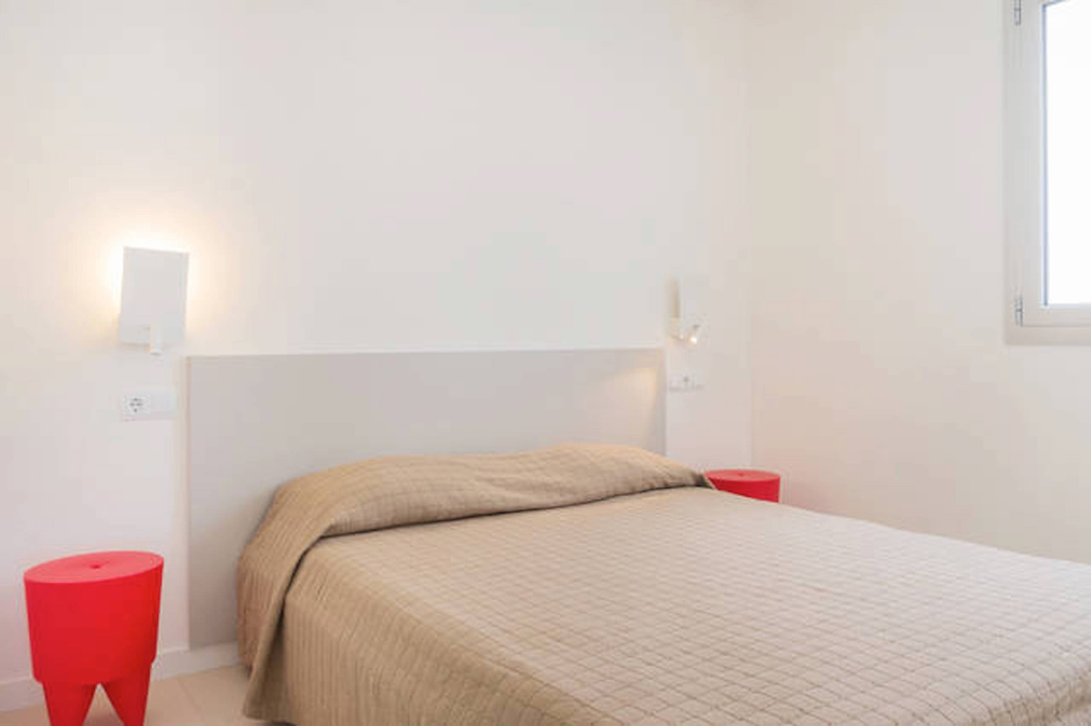 Chambre 2, lit Queen size + Salle de bain privative 