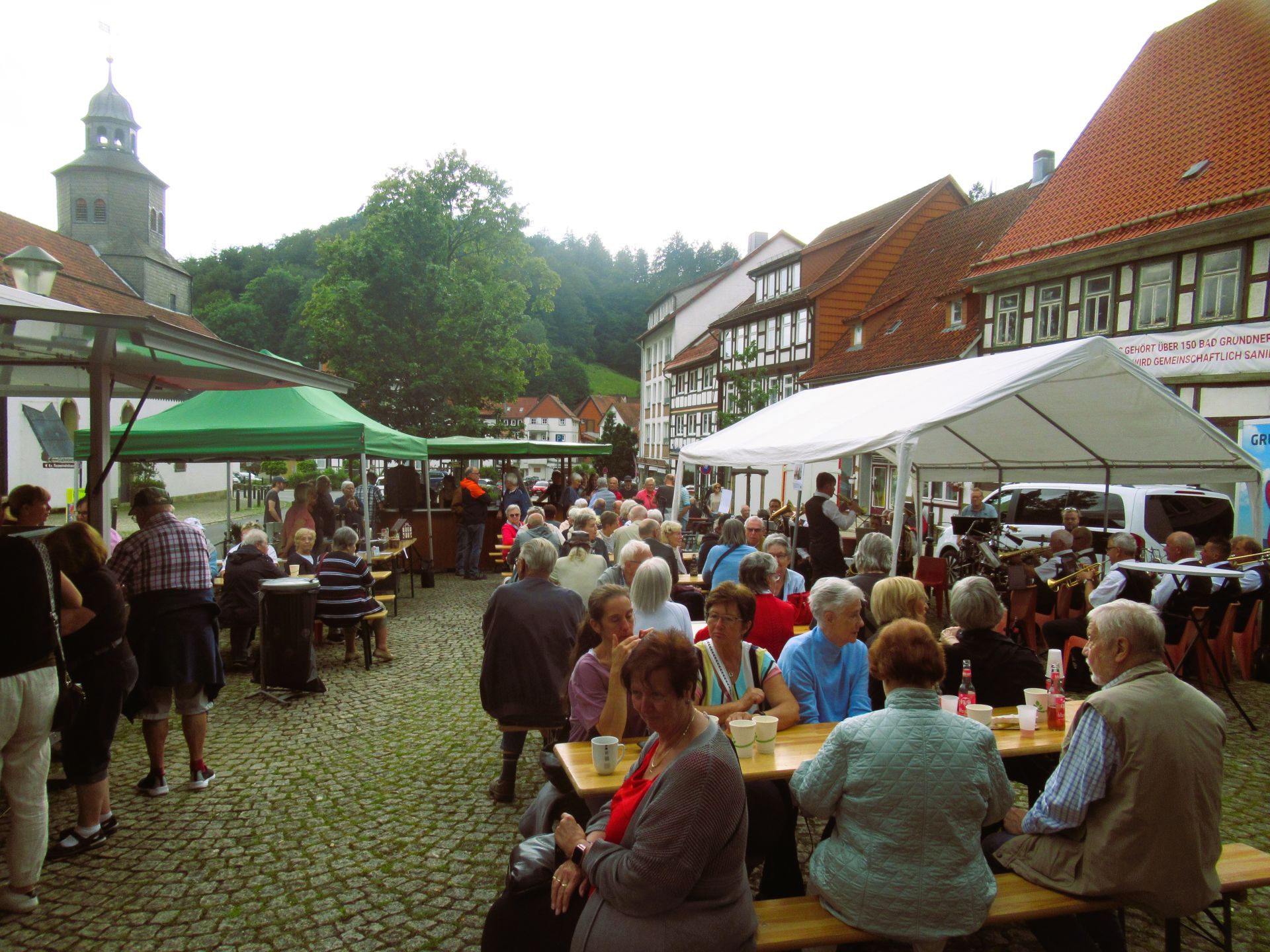 Musikzug Taubenborn beim Begegnungsmarkt im Juli