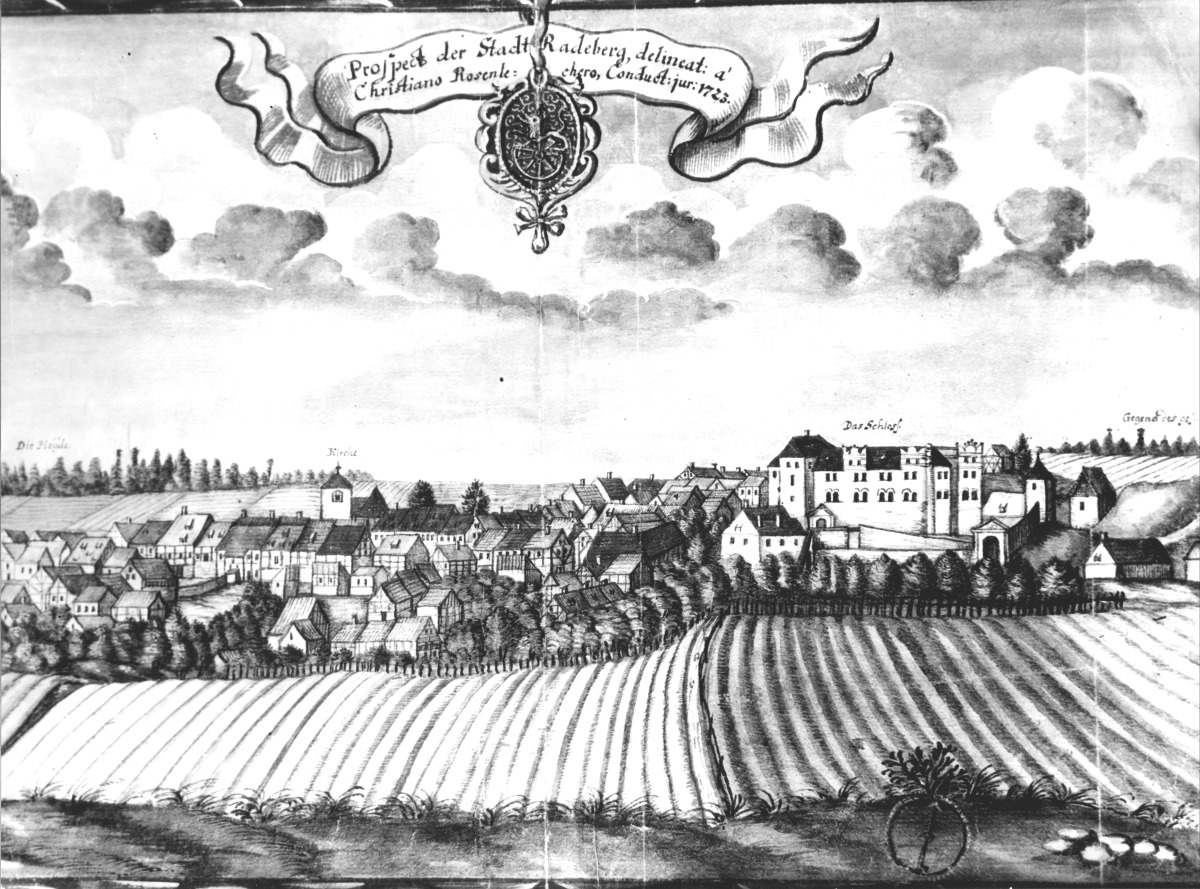 Stadtansicht Radeberg 1723 von Christian Rosenlecher, ganz rechts der "Gesundbrunnen" (späteres Augustusbad)