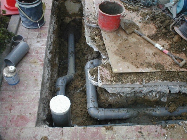 宅内埋設排水管改修作業