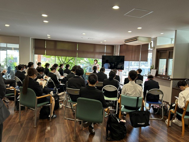 広島都市学園大学 看護科の皆さんが病院見学にいらっしゃいました