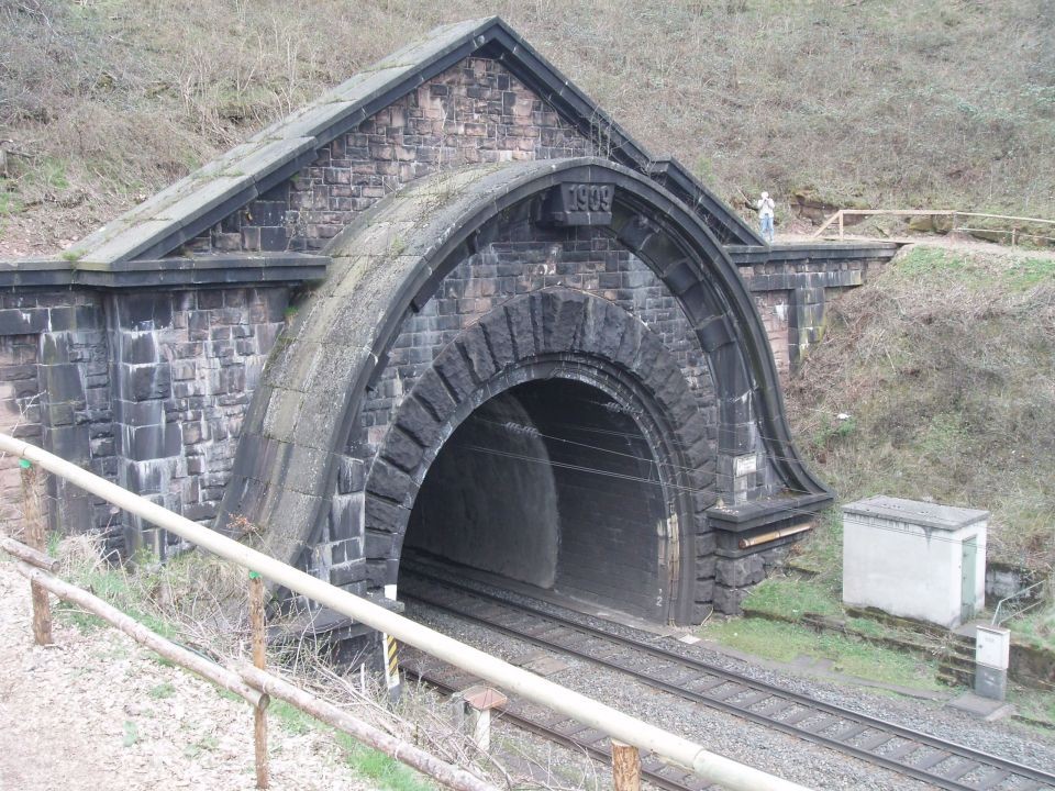 alter Tunnel