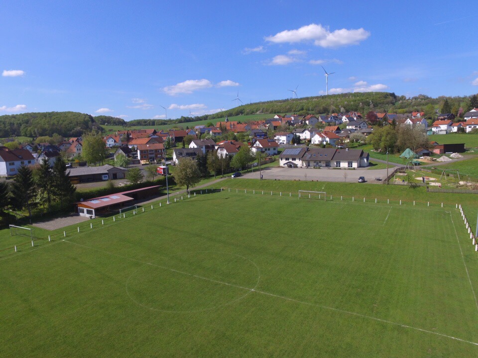 DGH mit Sportplatz
