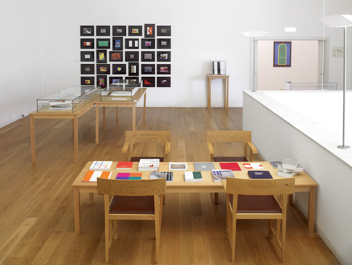 Daniel Buren. Books and other Publications, curated by G.S. for the Museum Serralves, Porto, 30 Mai-30 Aug. 2009, exhibition view.