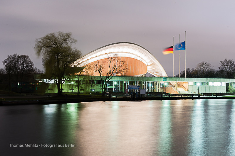 Kongresshalle, "Klappstulle, " oder "schwangere Auster"