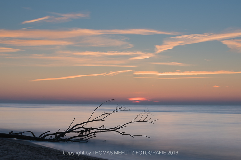 Deutschland, Fischland-Darß-Zingst, Abendstimmung am Weststrand