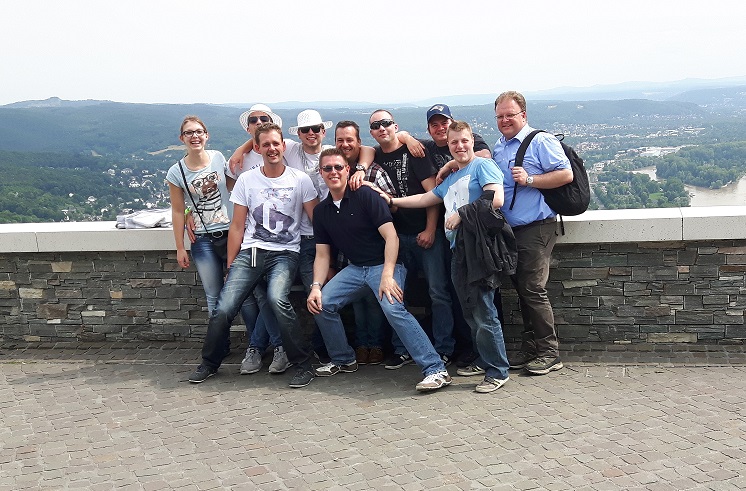 "leicht verkrampftes" Gruppenfoto auf dem Drachenfels bei Königswinter ;-)