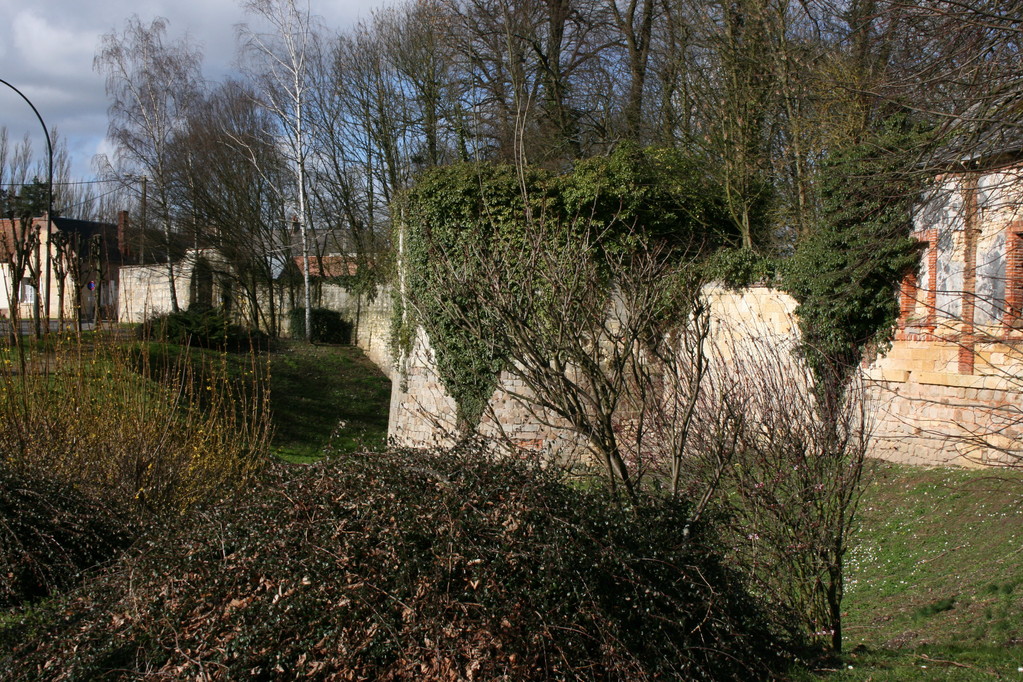 Les douves du château (photo DD)