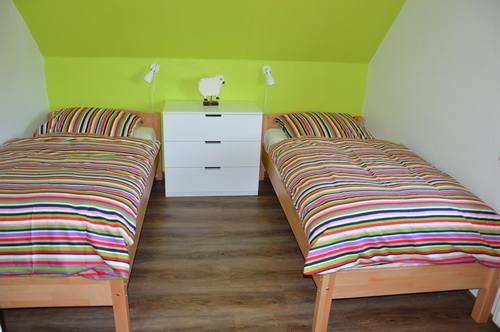 Zwei Einzelbetten im zweiten Schlafzimmer