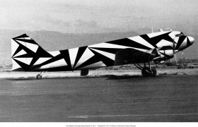 JB SAuvage. Razzle Dazzle #3, Douglas DC-3 42, 2012.46 x 66.6 cm, Affiche offset sur papier. ©Aurélie Leplâtre.
