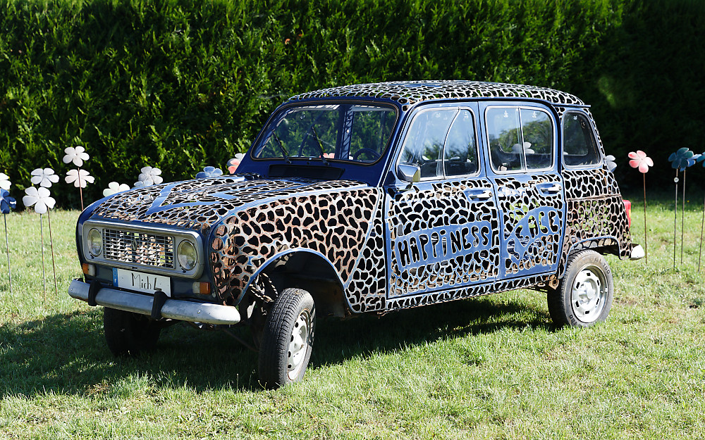 Renault 4 entièrement sculptée