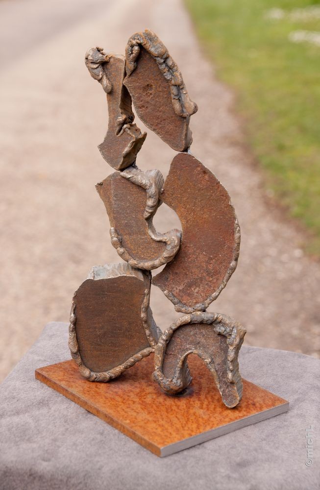 petite sculpture en acier
