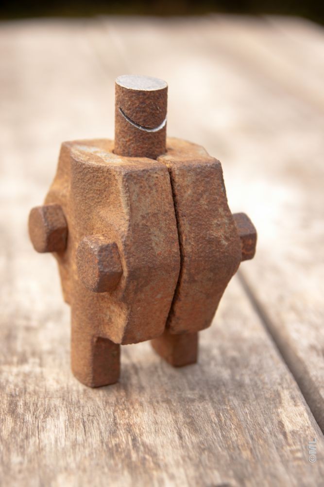 petite sculpture en acier