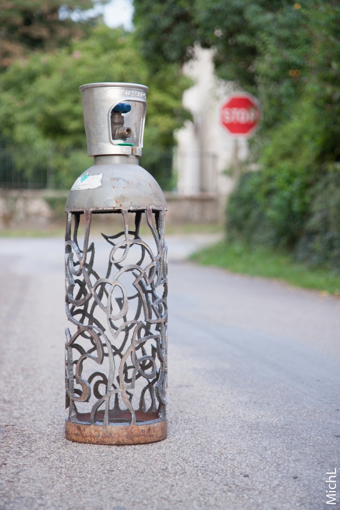 sculpture réalisée dans une bouteille de CO2