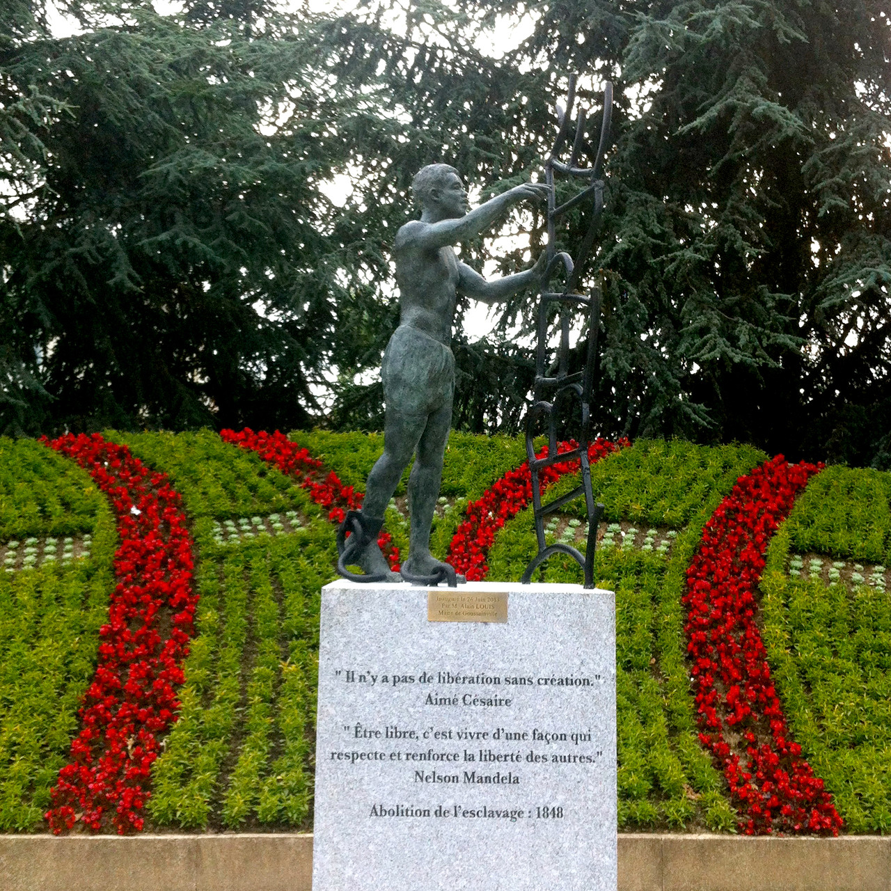 Sculpture en bronze La Liberté, à Goussainville, par Sébastien Langloÿs