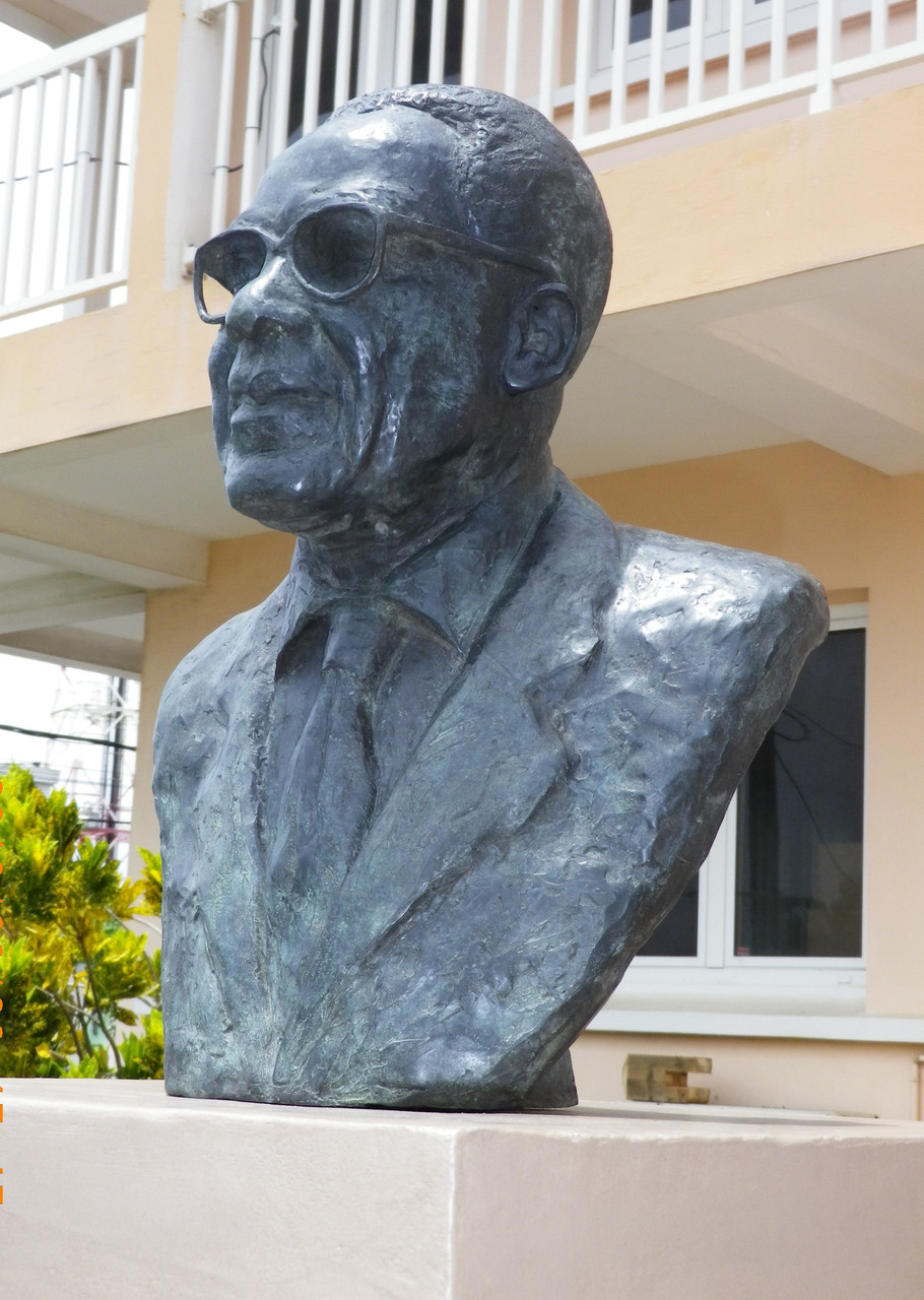 Buste d'Aimé Césaire, en Martinique, par Sébastien Langloÿs