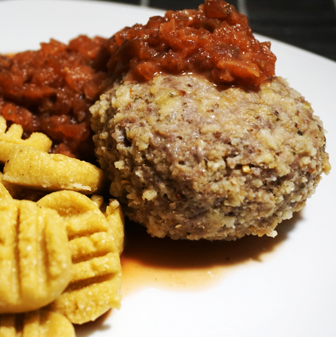 Frikadellen mit selbstgemachten Gnocchi