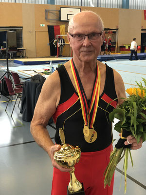 Norbert Flenker ist Deutscher Meister 2021 AK 70 - 74 im Turnen