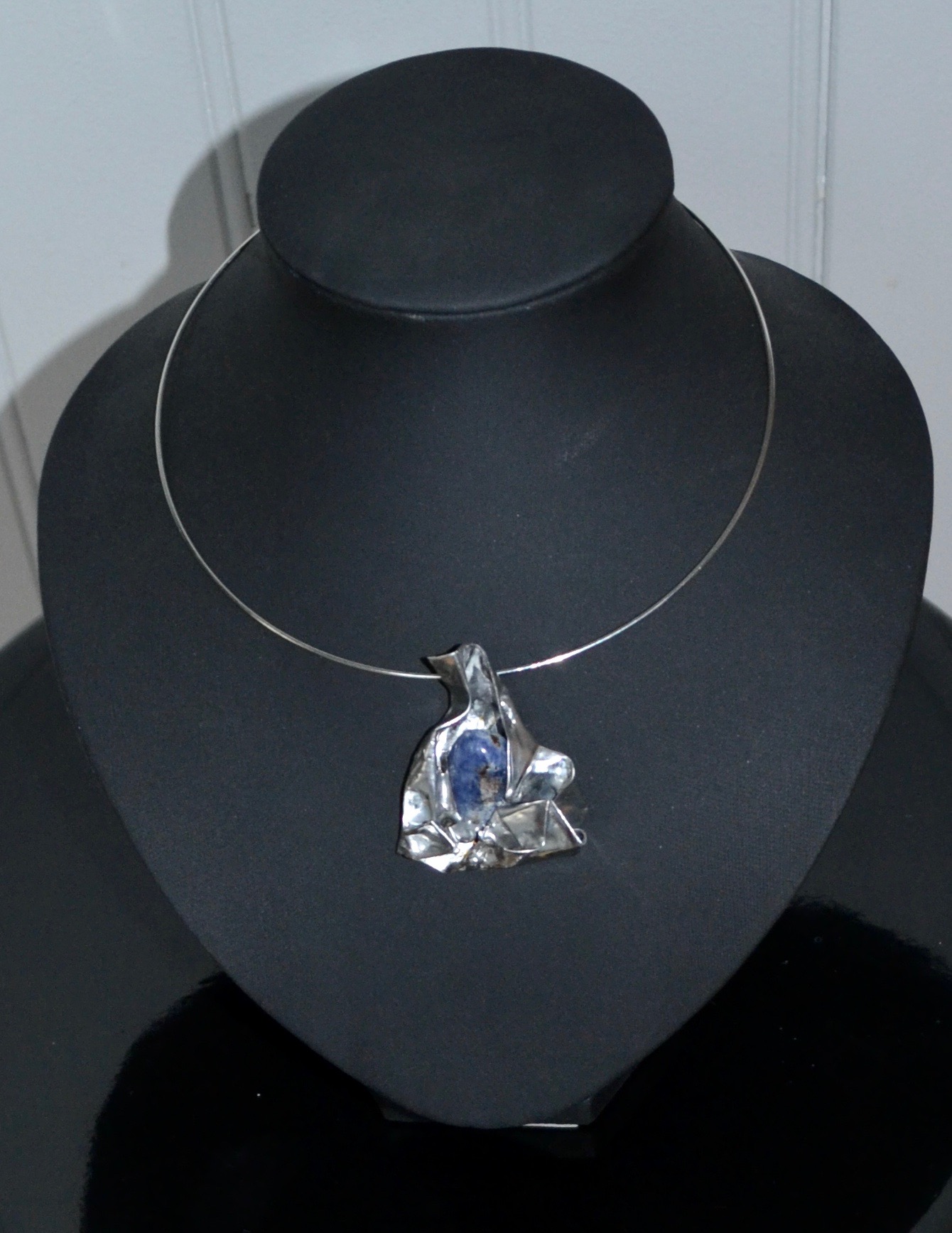 Pendentif métal et pierre