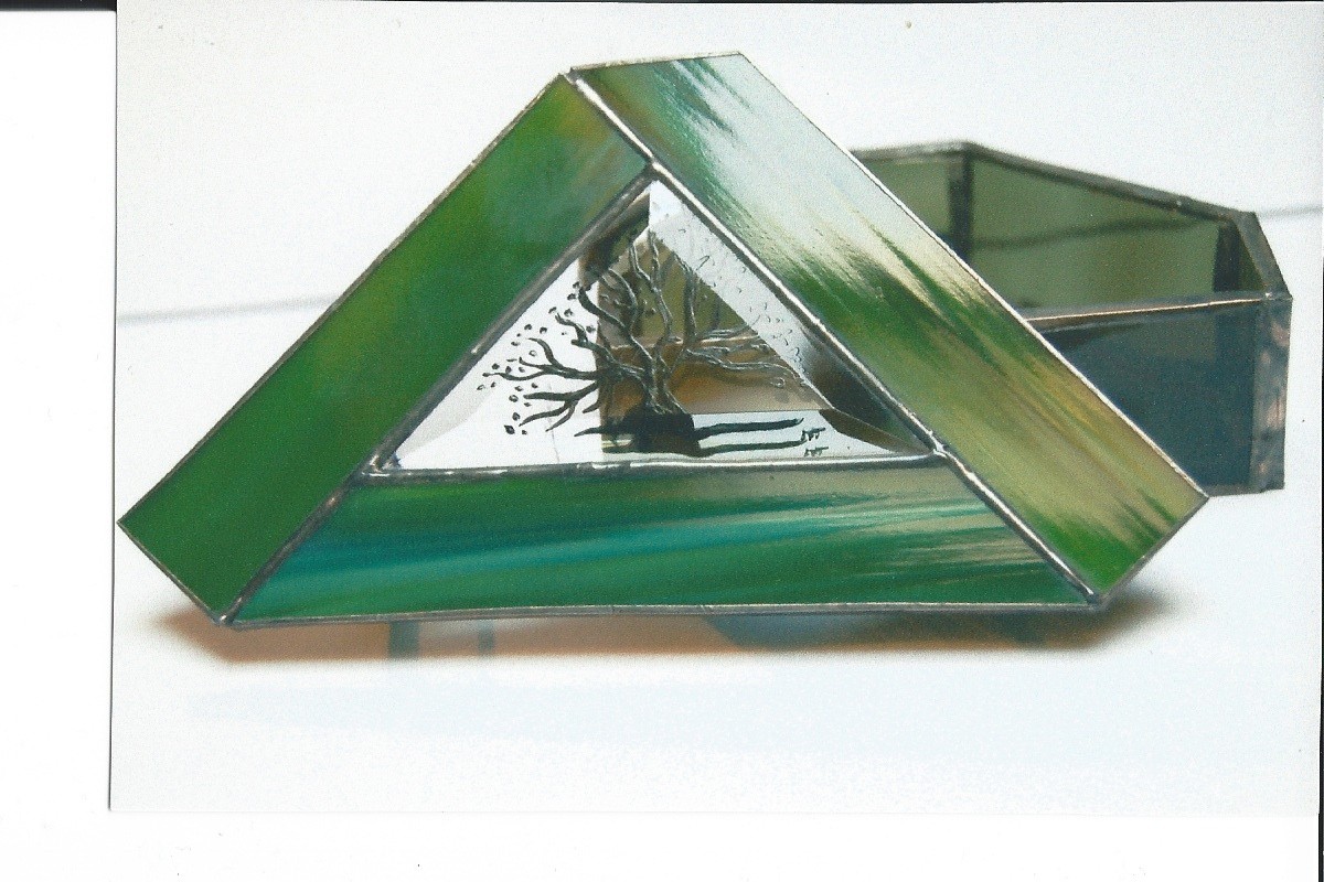 Boîte réalisée en Tiffany avec inclusion verre biseauté