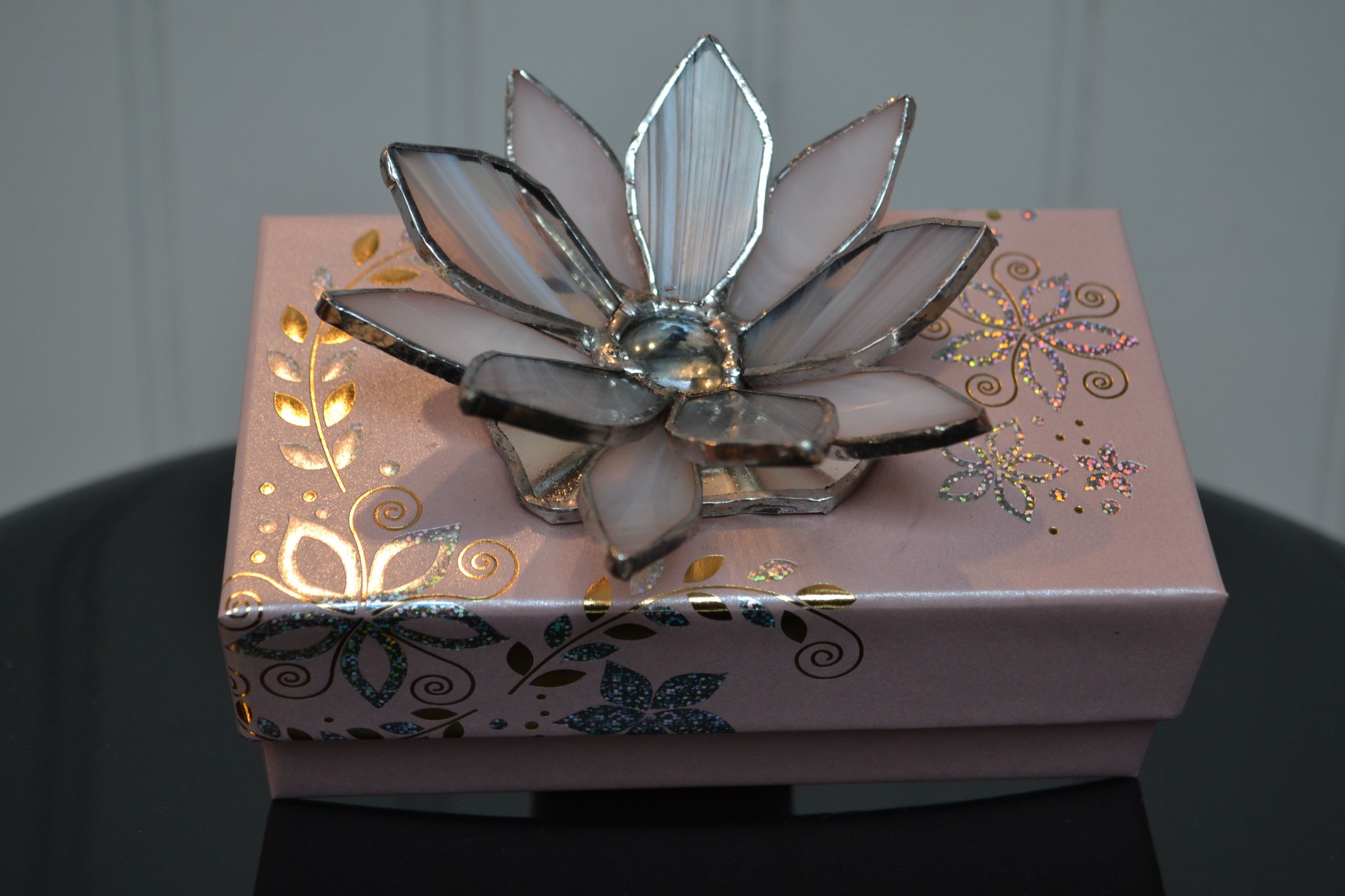 Boite carton avec fleur Tiffany