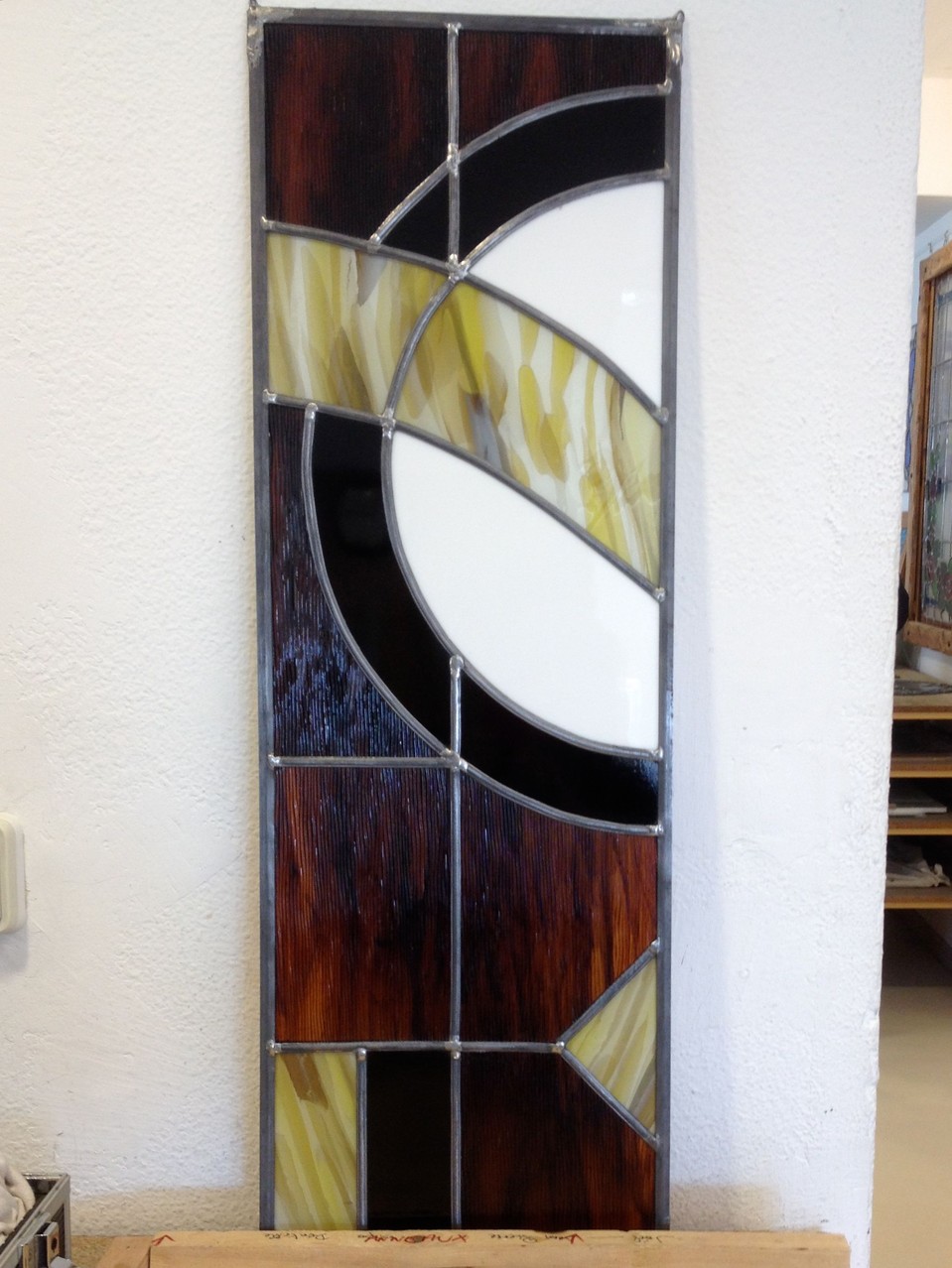 Vitrail plomb 81 x 27 cm destiné à cacher une fenêtre de cave