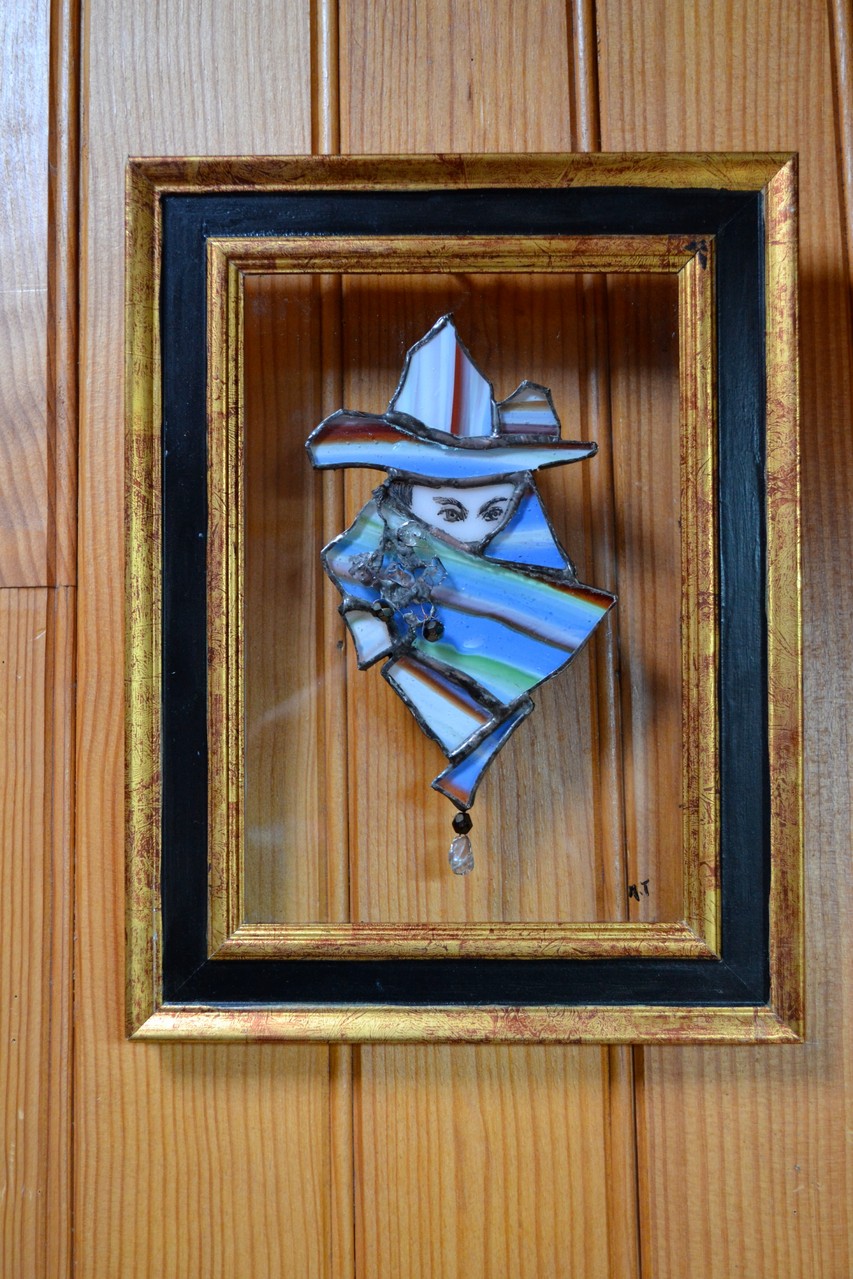 Cadre masque Venise Tiffany sur vitre (contre mur bois)