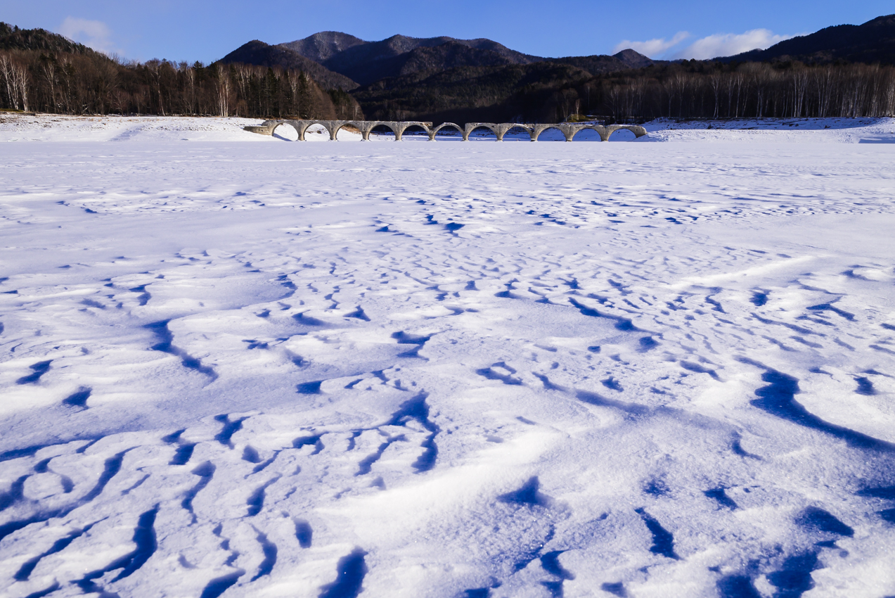 風雪の波の向こうに